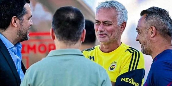 穆帅怒怼六大争议！曼联该拿冠军，费内巴切欧冠要掀翻老对手