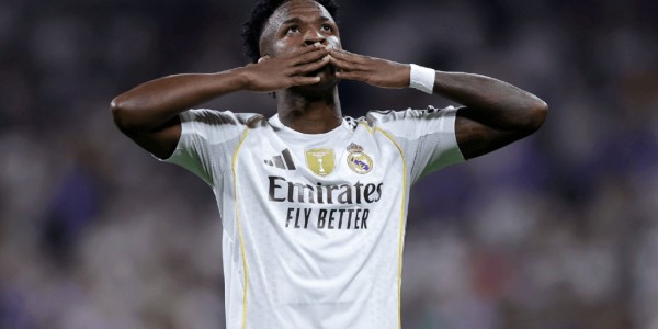 维尼修斯双响+造红牌！姆巴佩破门伤退，皇马3-1黄潜重返西甲第一