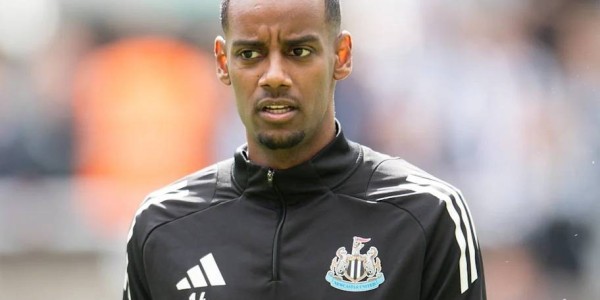 伊萨克遭纽卡斯尔集体孤立，利物浦求购风波持续发酵